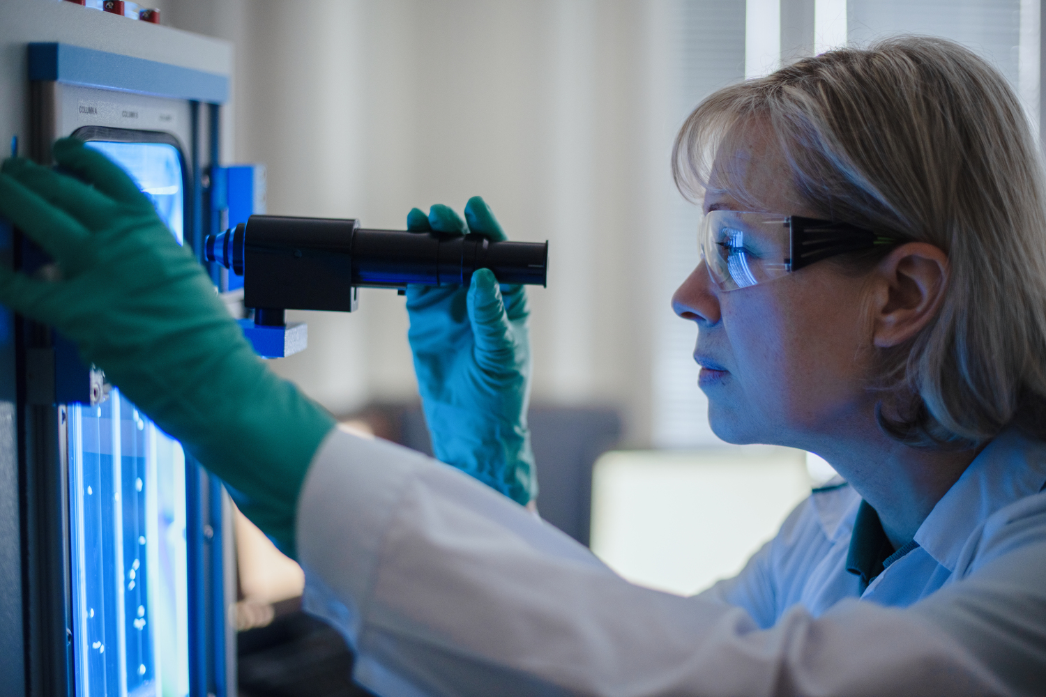 Специалисты СИБУРа совместно с партнерами прорабатывают вопрос создания универсальной базы компаундов. Работа идет над модификациями параметров основных марок полимерного сырья, чтобы в дальнейшем их можно было использовать для различных видов применения в автопромышленности: в интерьере, экстерьере и т.д. 