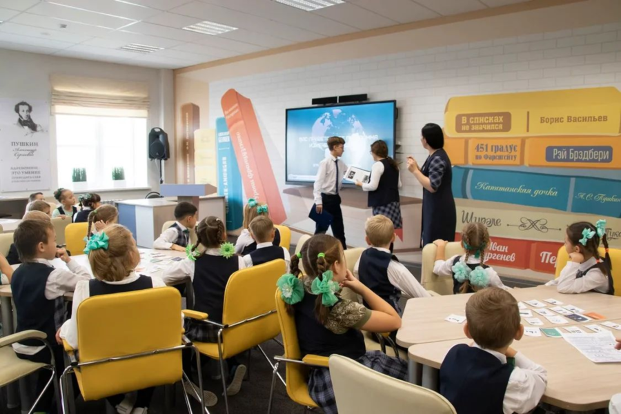 Программа включает в себя несколько сценариев мероприятий, которые можно провести в рамках внеурочной деятельности, в том числе во время каникул. 