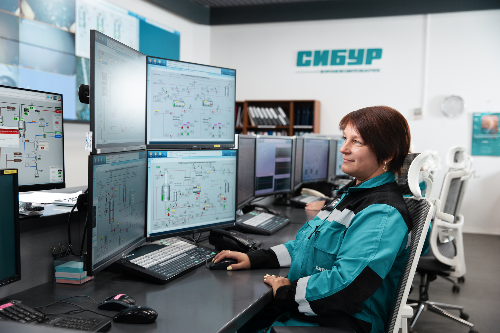 «Значительный объем разработок посвящен повышению качества каучуков для шинной отрасли. Здесь совместно работают наши НИОКР-центры в Нижнекамске и в Воронеже». 