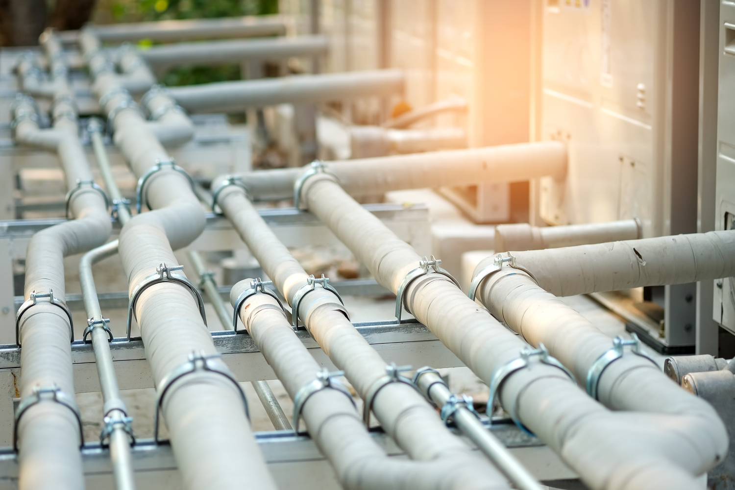 Наиболее крупный рост ожидается в сегментах, связанных с заменой изношенной инфраструктуры, – холодного водоснабжения и внешнего водоотведения (1098 тыс. т в год и 414 тыс. т в год). Они составляют около 75% от общего прироста потребления полимеров.  