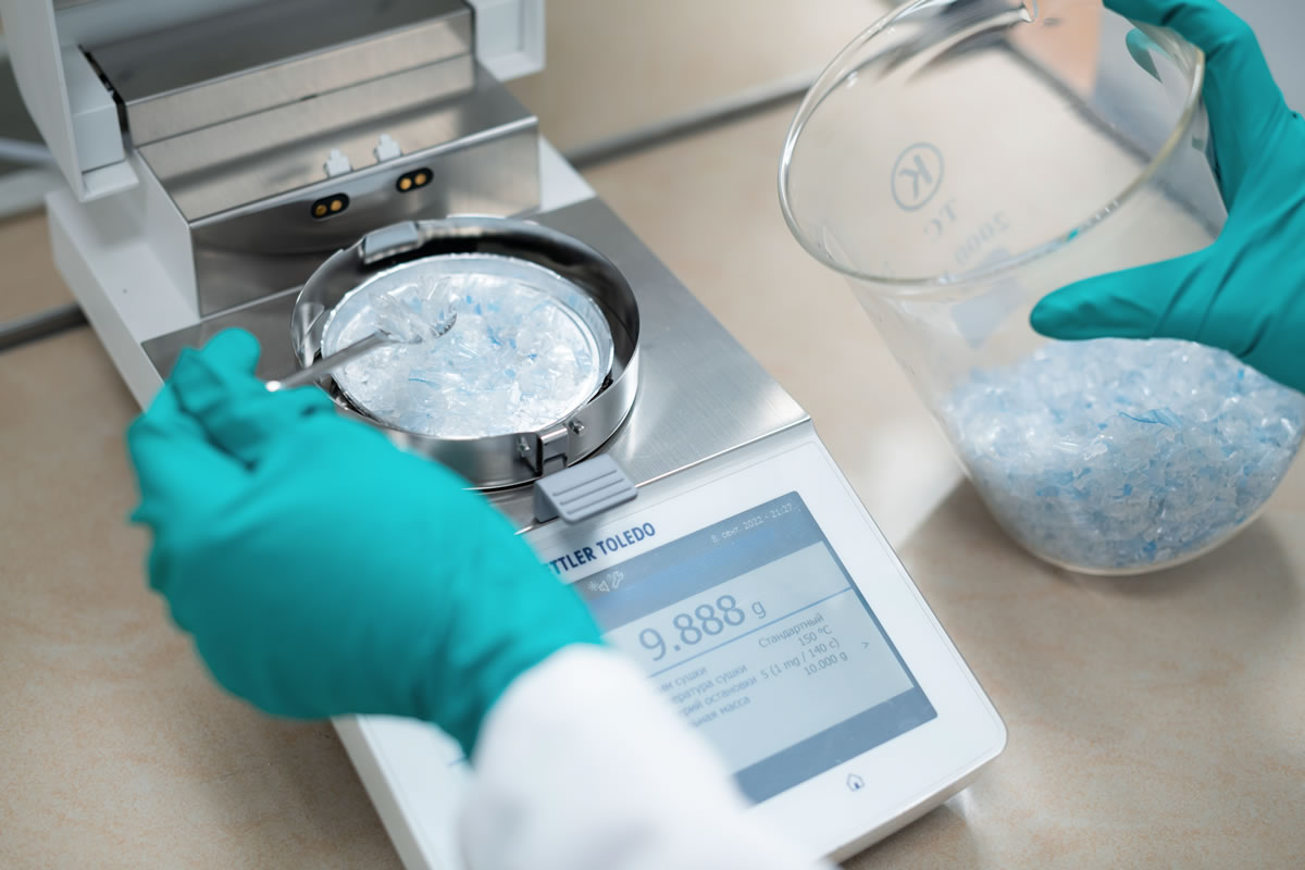 СИБУР развивает собственную уникальную линейку продукции под брендом Vivilen. На сегодня под ним выпускаются три вида полимеров: rPET, rPE, rPP. 