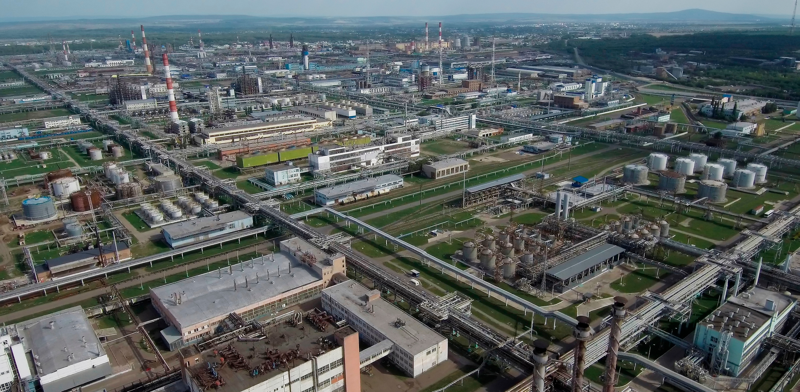 В рамках конференции СИБУР и Салаватский нефтехимический комплекс (СНХК) провели круглый стол с представителями отрасли ЛКМ в России.  Участники рынка обсудили основные тренды 2022 года и прогноз на 2023-й, изменение ассортимента и технологий, новые продукты и сырьевые составляющие. 