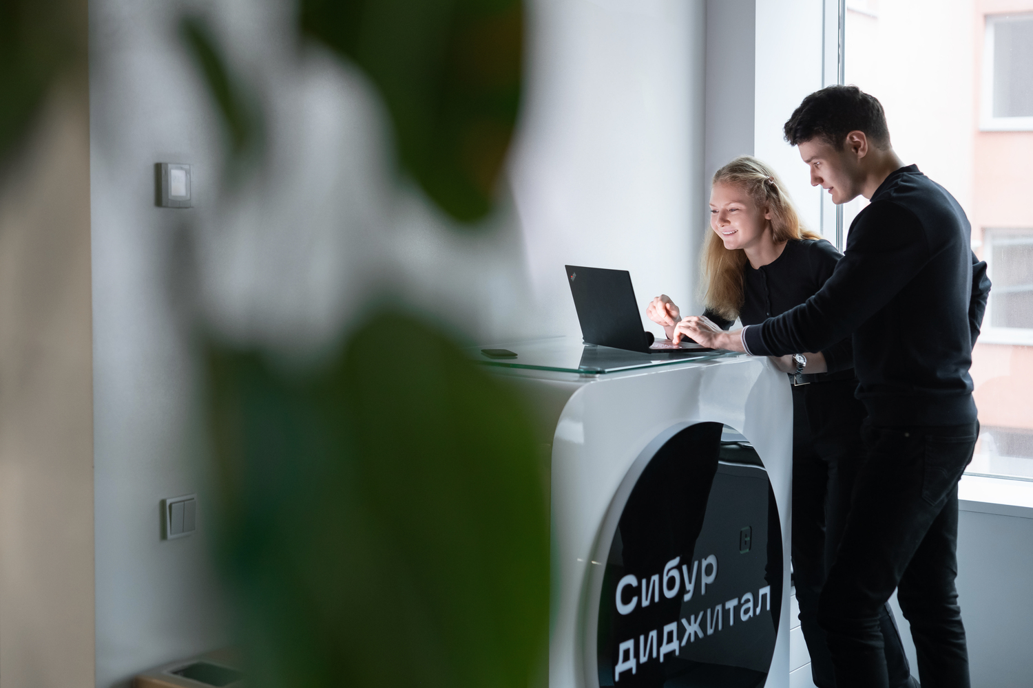 Программа по цифровой трансформации производственных и бизнес-процессов началась в СИБУРе шесть лет назад. За это время реализовано 270 проектов с цифровой составляющей, разработано или доработано 150 информационных систем. 