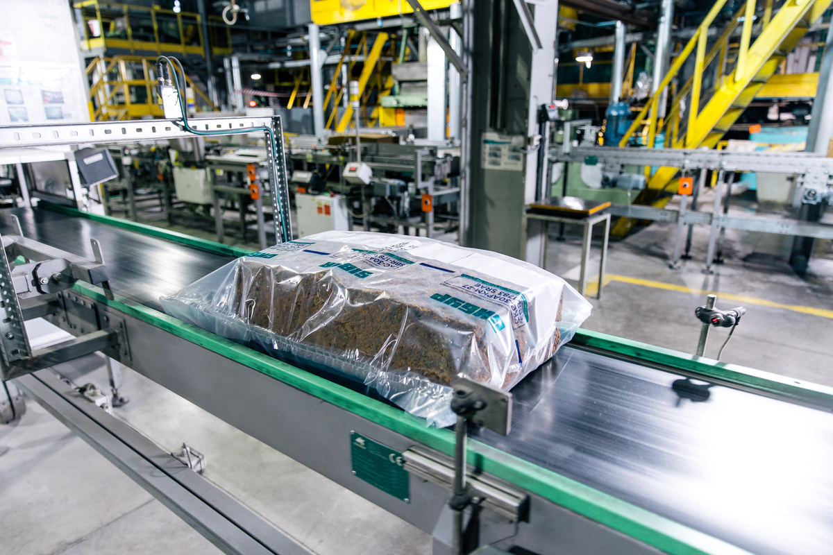 Отраслевой подход позволит эффективнее замещать импорт специальных марок полимеров в узких отраслевых сегментах, переходить от использования традиционно применяемых материалов на полимерные решения, повышать потребительские свойства изделий. 