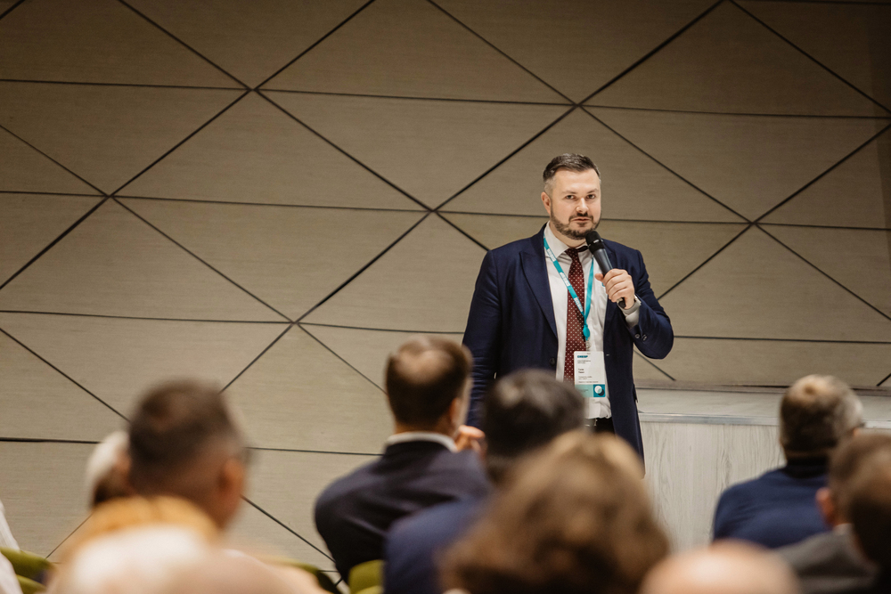 По данным Павла Гусева, руководителя службы Маркетинг отраслевых решений СИБУРа, негативнее всего ситуация развивается в транспорте. Это направление сразу же пошло вниз в феврале 2022 года, и до сих пор ситуация не выправляется. 