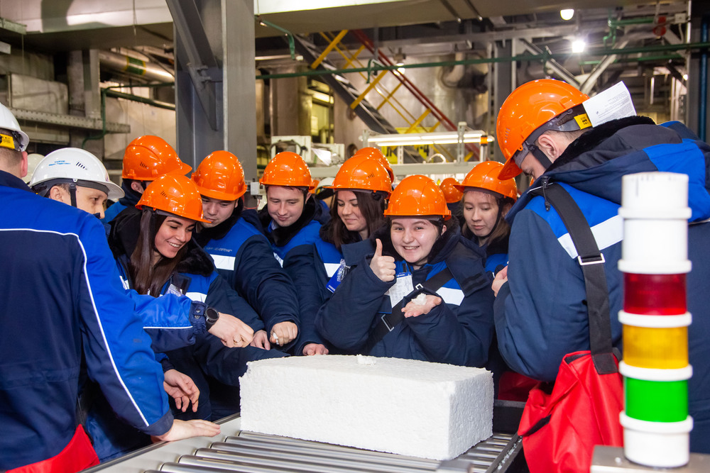 Победители грантового конкурса будут реализовывать экологические проекты по уборке территорий, высадке саженцев и очистке родников (на фото: «Нижнекамскнефтехим»). 