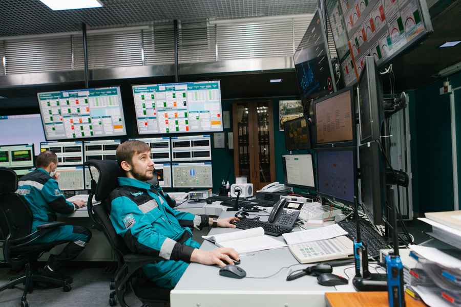 Всего через команду внедрения ЭКОНС прошло более 70 сотрудников. Кто-то еще продолжает внедрять и развивать решение, другие набравшись опыта и знаний вернулись на производство в новых, подразумевающих большую ответственность и периметр задач, ролях. 